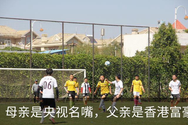 母亲是央视名嘴,父亲是香港富豪,如今21岁在美国知名大学就读